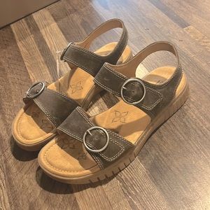 Comfortiva Copley Sandals